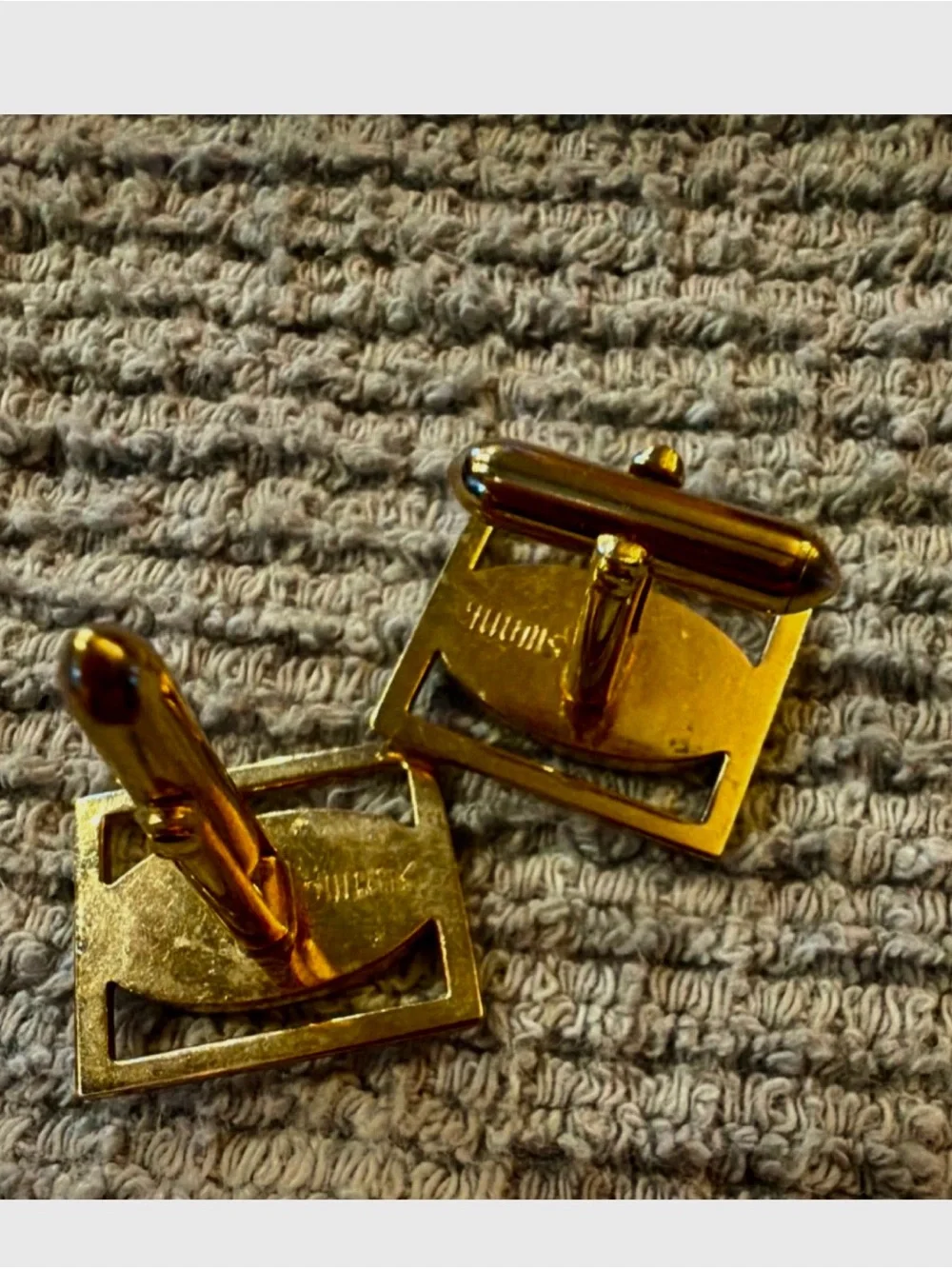 8 pairs of various Men's cufflinks.